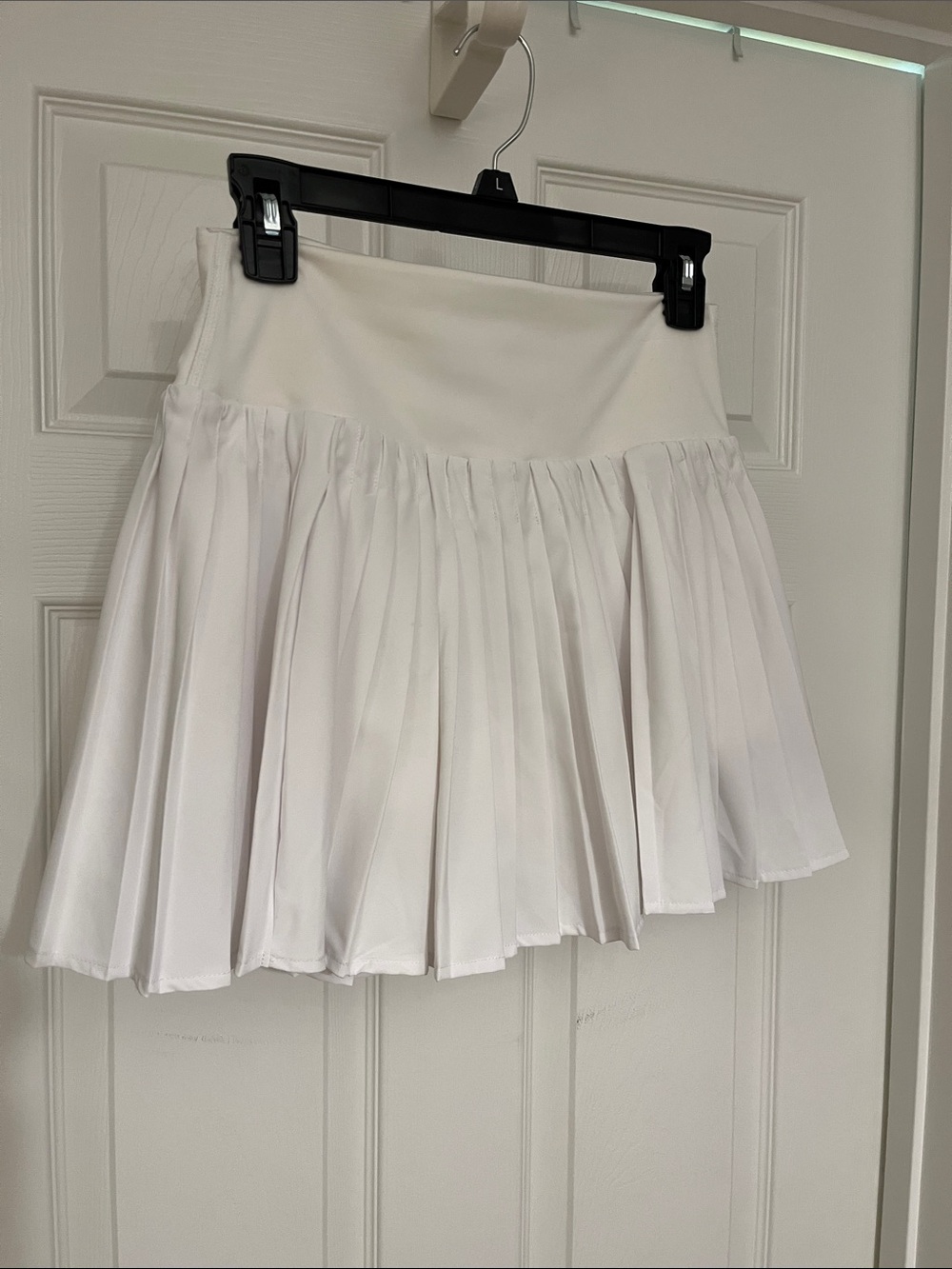 All-in-Motion Pleated White Women’s Skirt